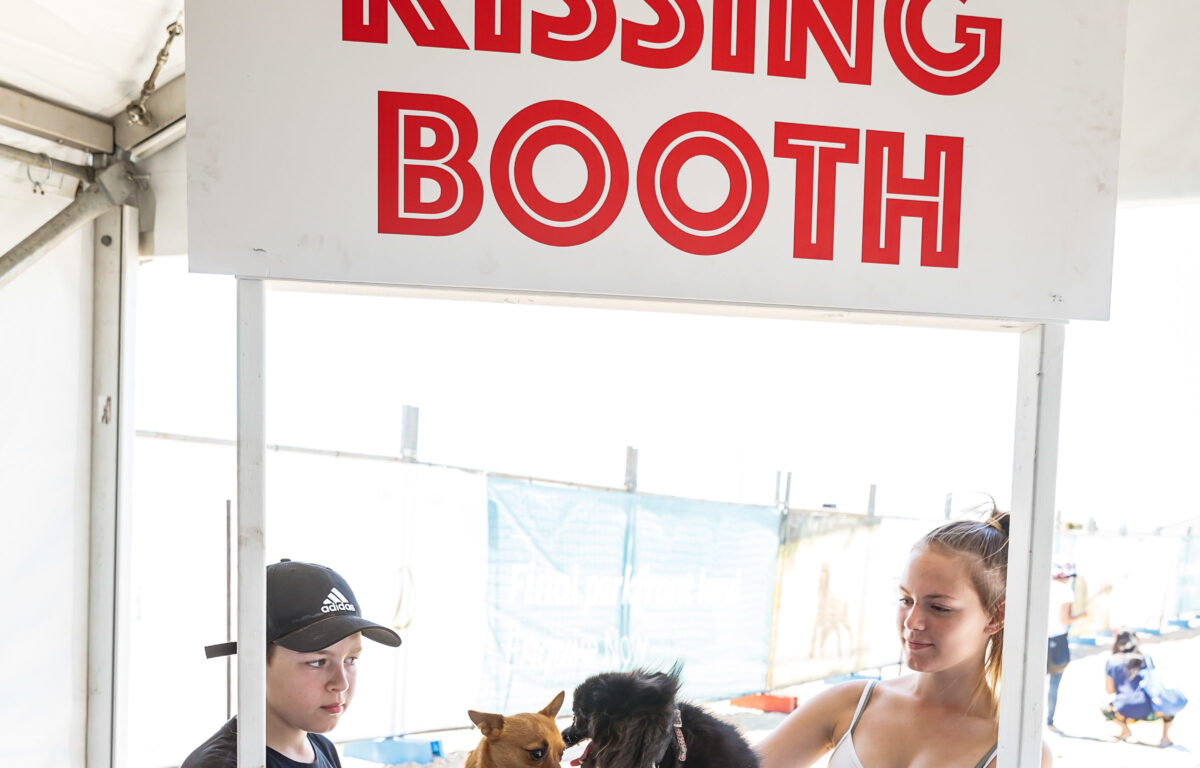 Kissing_Booth